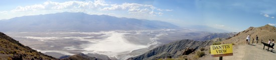 Das Death Valley vom Dantes View aus - Nichts als Sand und Salz